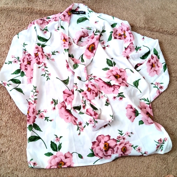 🔥Shein Womens sheer Floral white & Pink Blouse Size M🔥 - Picture 7 of 11